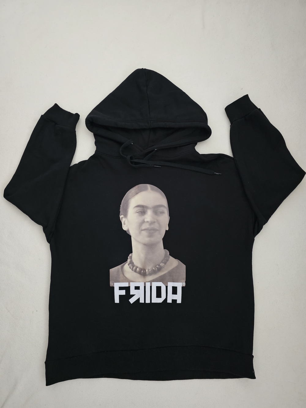FRIDA KAHLO Wms Graphic Black Pullover Hoodie SIZE L/XL EXELLENT CONDITION.